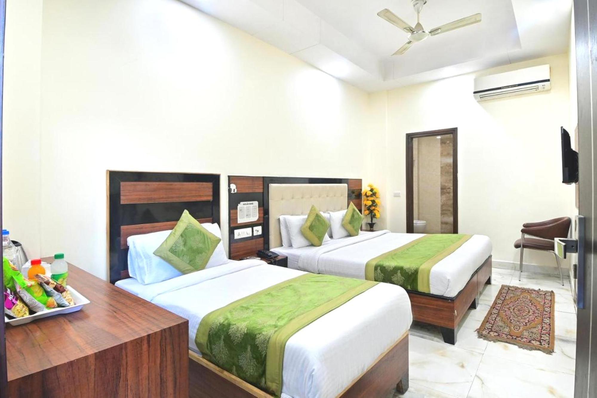 Hotel Emporio View - New Delhi Railway Station - Paharganj Buitenkant foto