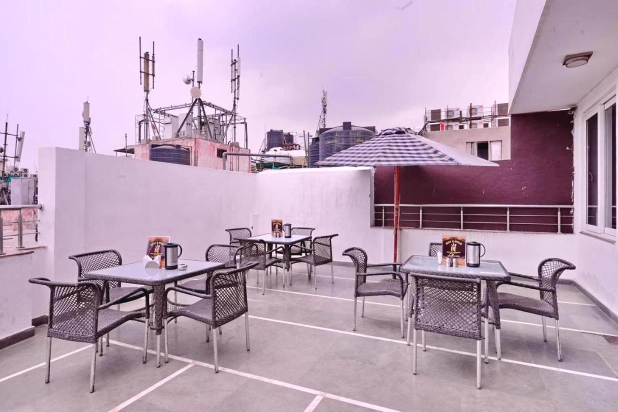 Hotel Emporio View - New Delhi Railway Station - Paharganj Buitenkant foto