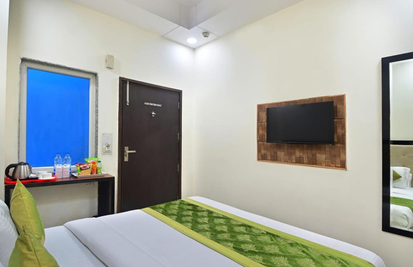 Hotel Emporio View - New Delhi Railway Station - Paharganj Buitenkant foto