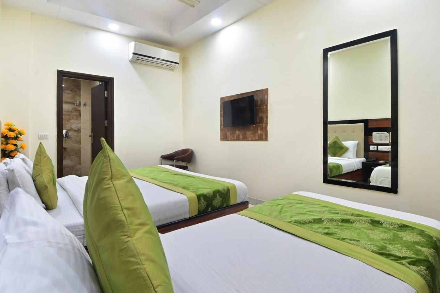 Hotel Emporio View - New Delhi Railway Station - Paharganj Buitenkant foto