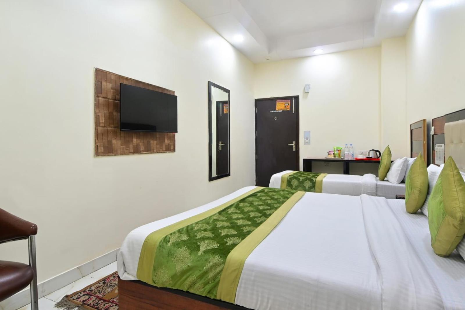 Hotel Emporio View - New Delhi Railway Station - Paharganj Buitenkant foto