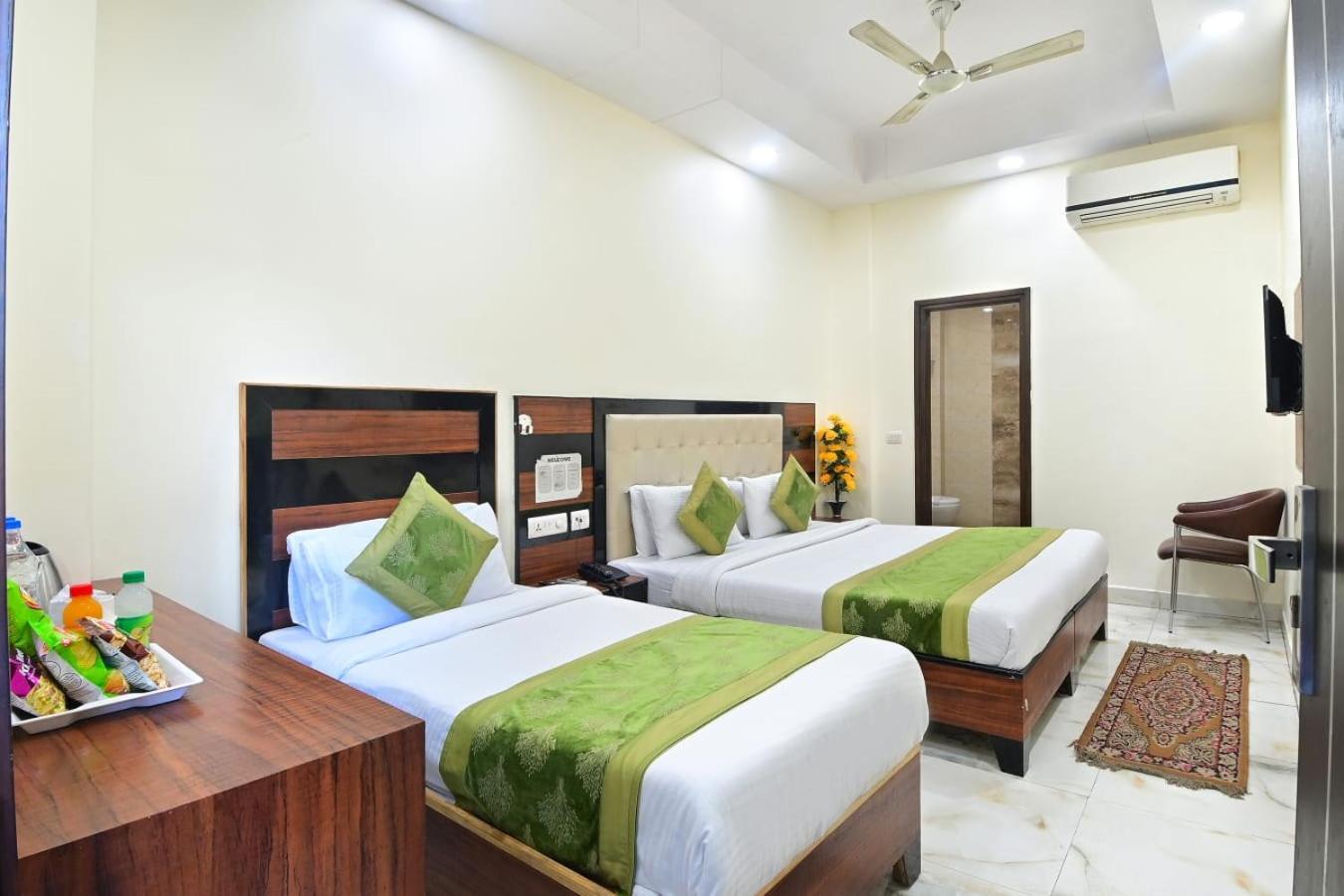 Hotel Emporio View - New Delhi Railway Station - Paharganj Buitenkant foto
