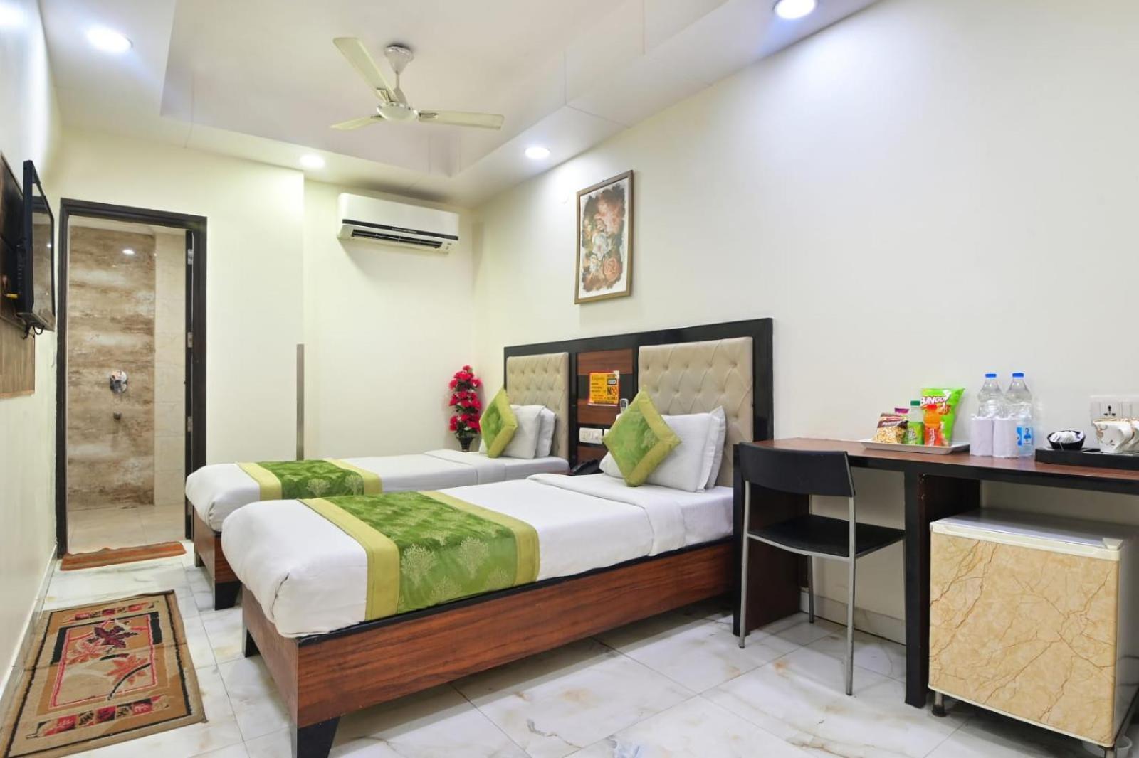 Hotel Emporio View - New Delhi Railway Station - Paharganj Buitenkant foto