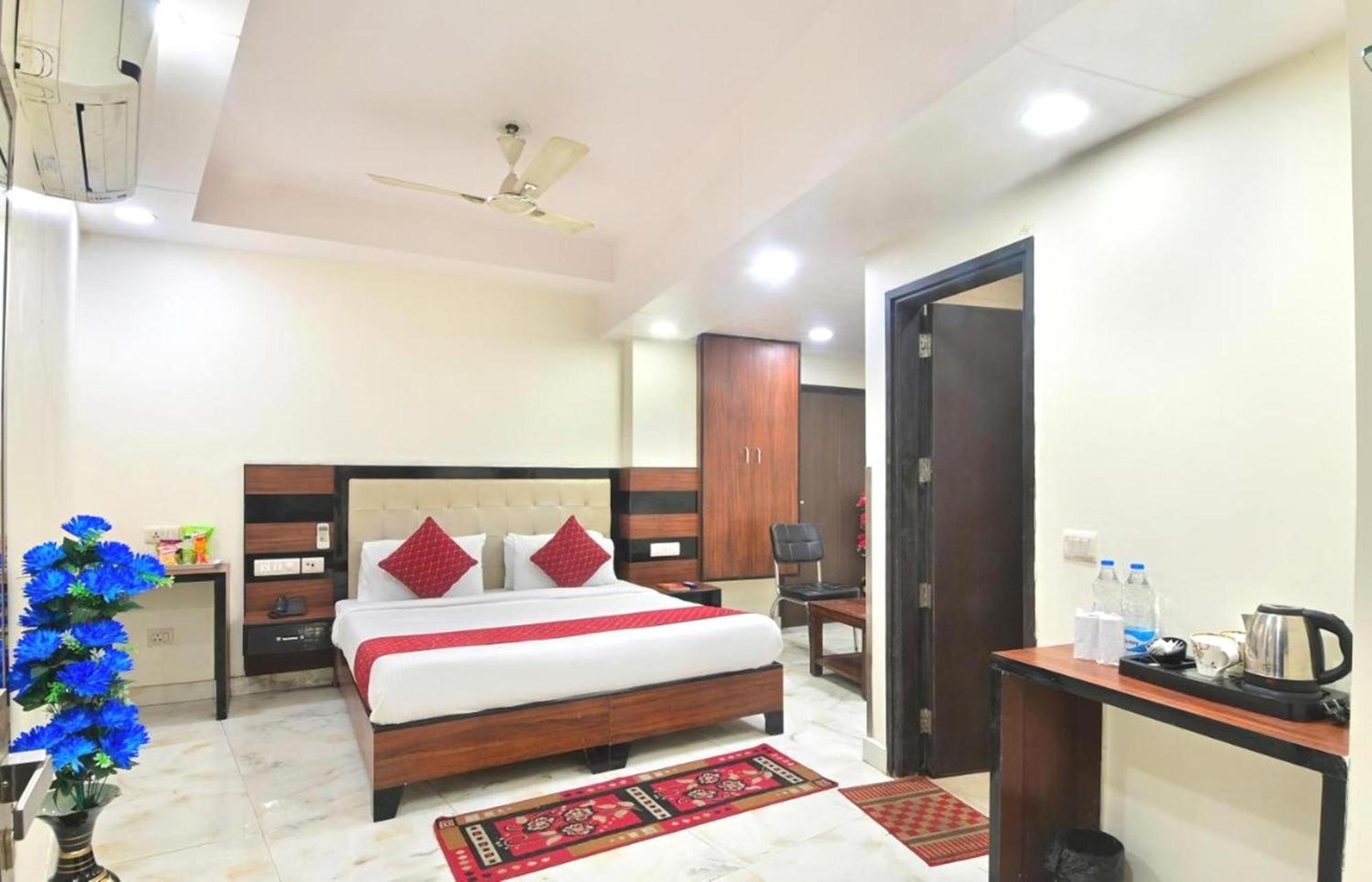 Hotel Emporio View - New Delhi Railway Station - Paharganj Buitenkant foto