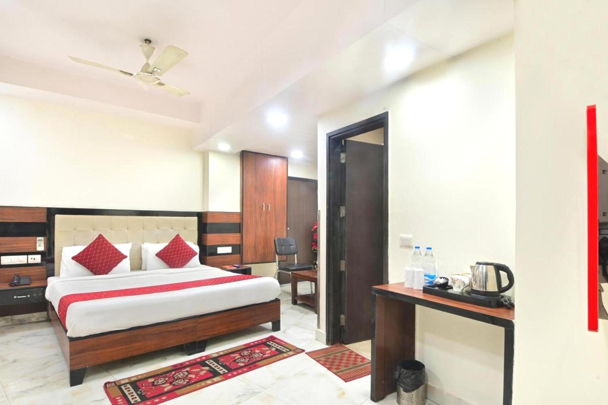 Hotel Emporio View - New Delhi Railway Station - Paharganj Buitenkant foto