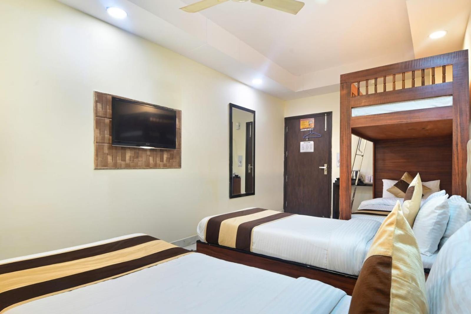 Hotel Emporio View - New Delhi Railway Station - Paharganj Buitenkant foto