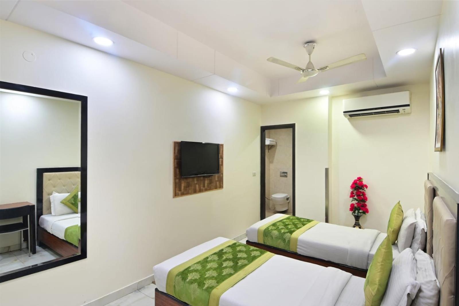 Hotel Emporio View - New Delhi Railway Station - Paharganj Buitenkant foto