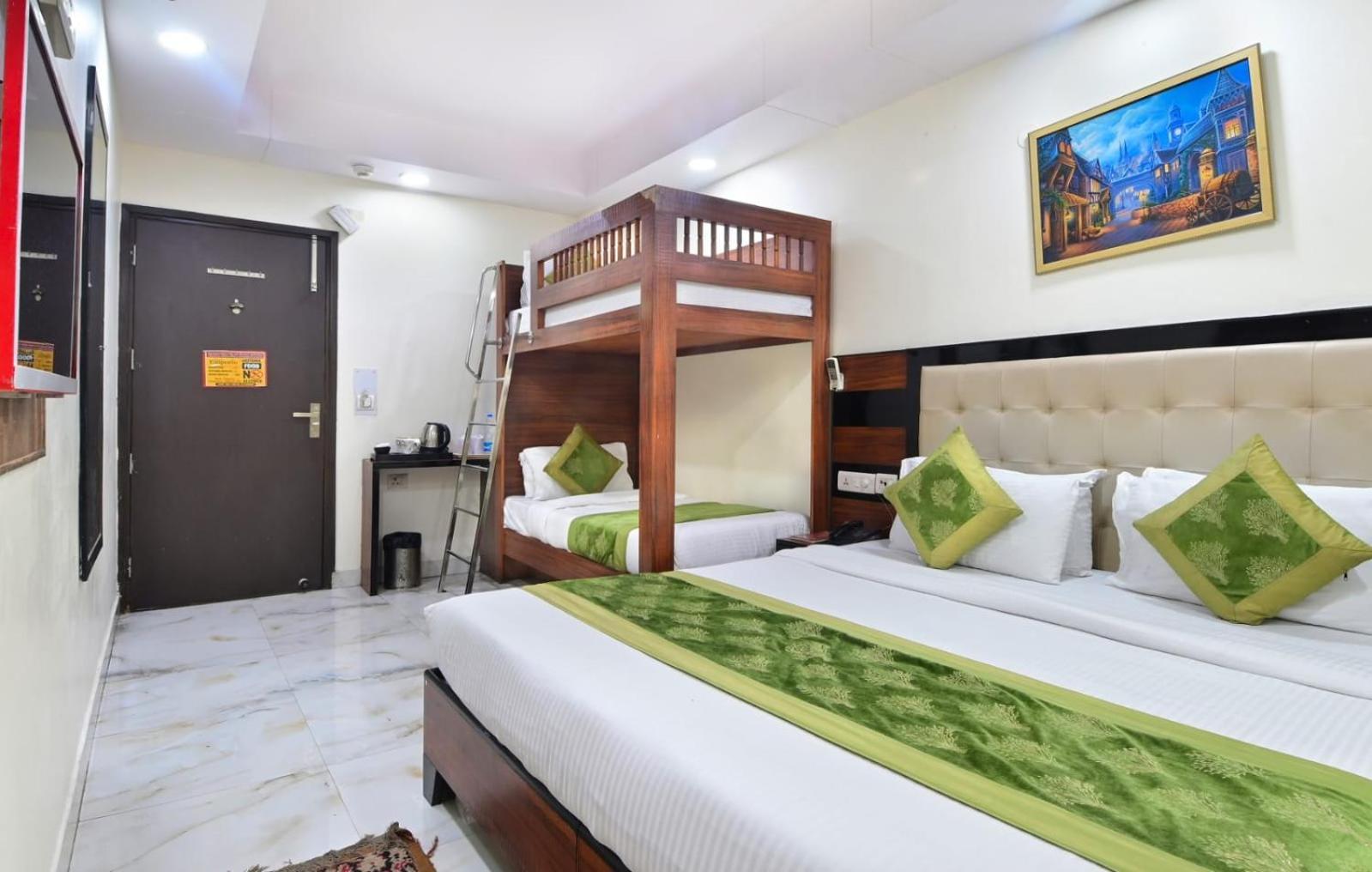 Hotel Emporio View - New Delhi Railway Station - Paharganj Buitenkant foto