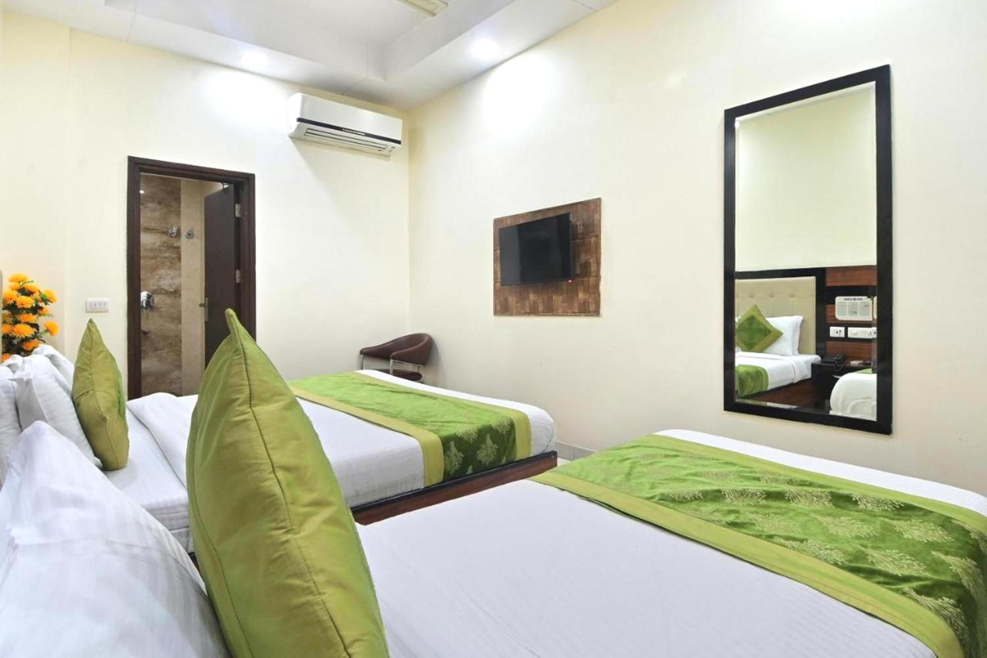 Hotel Emporio View - New Delhi Railway Station - Paharganj Buitenkant foto