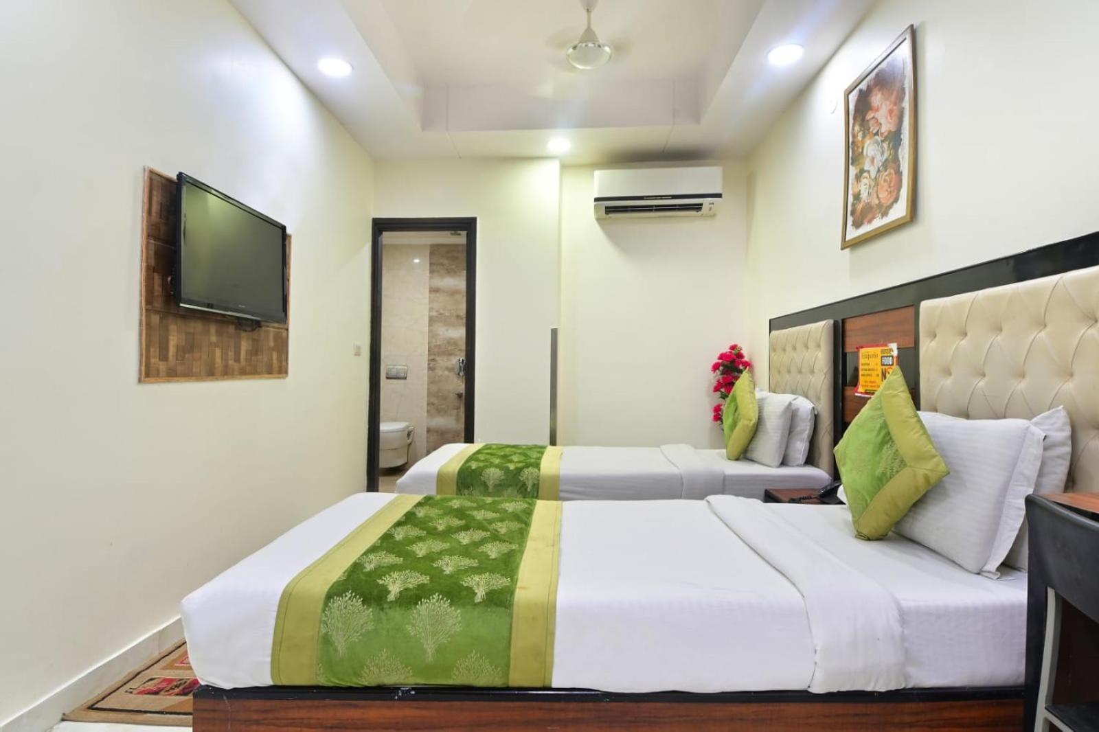 Hotel Emporio View - New Delhi Railway Station - Paharganj Buitenkant foto