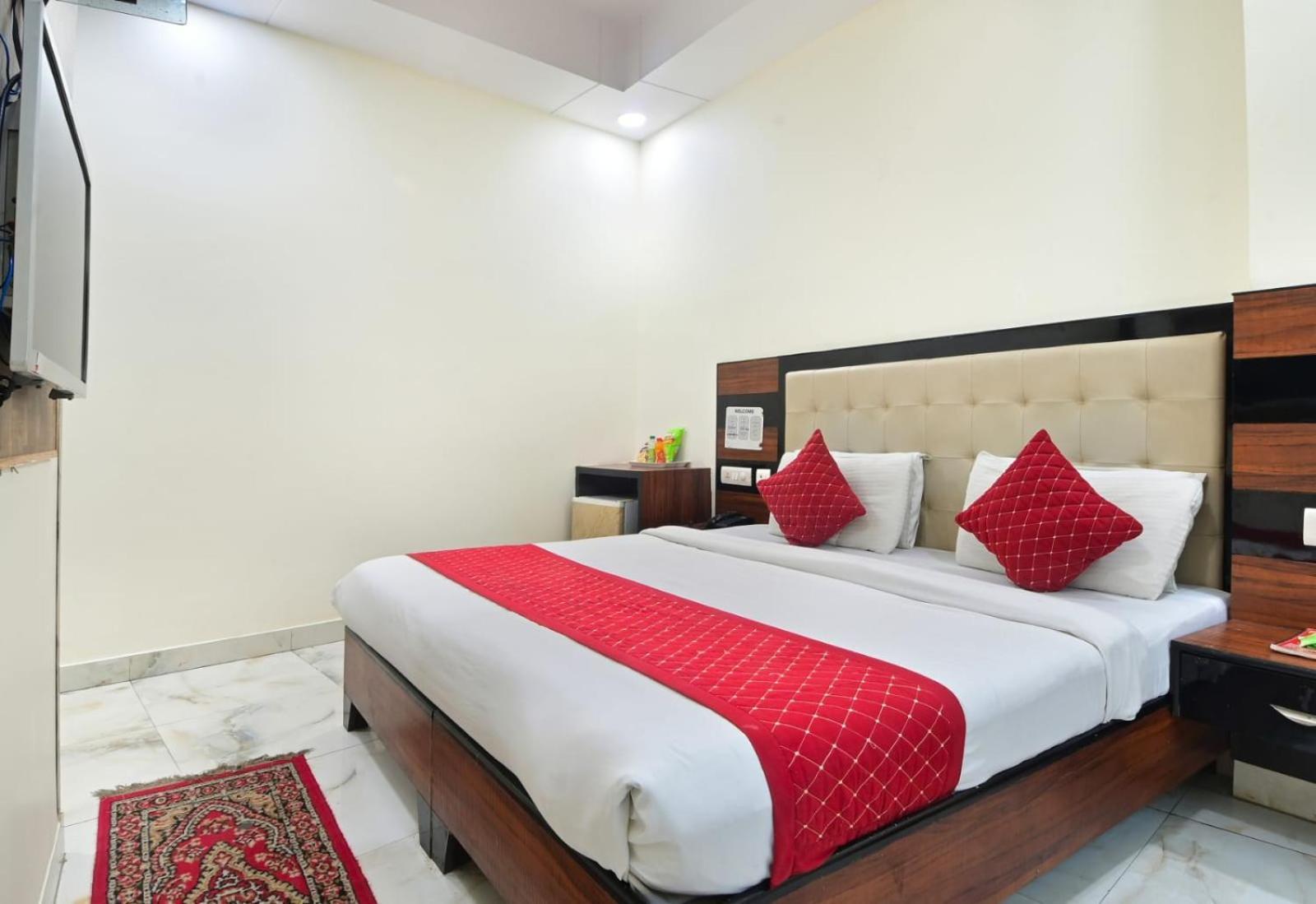 Hotel Emporio View - New Delhi Railway Station - Paharganj Buitenkant foto