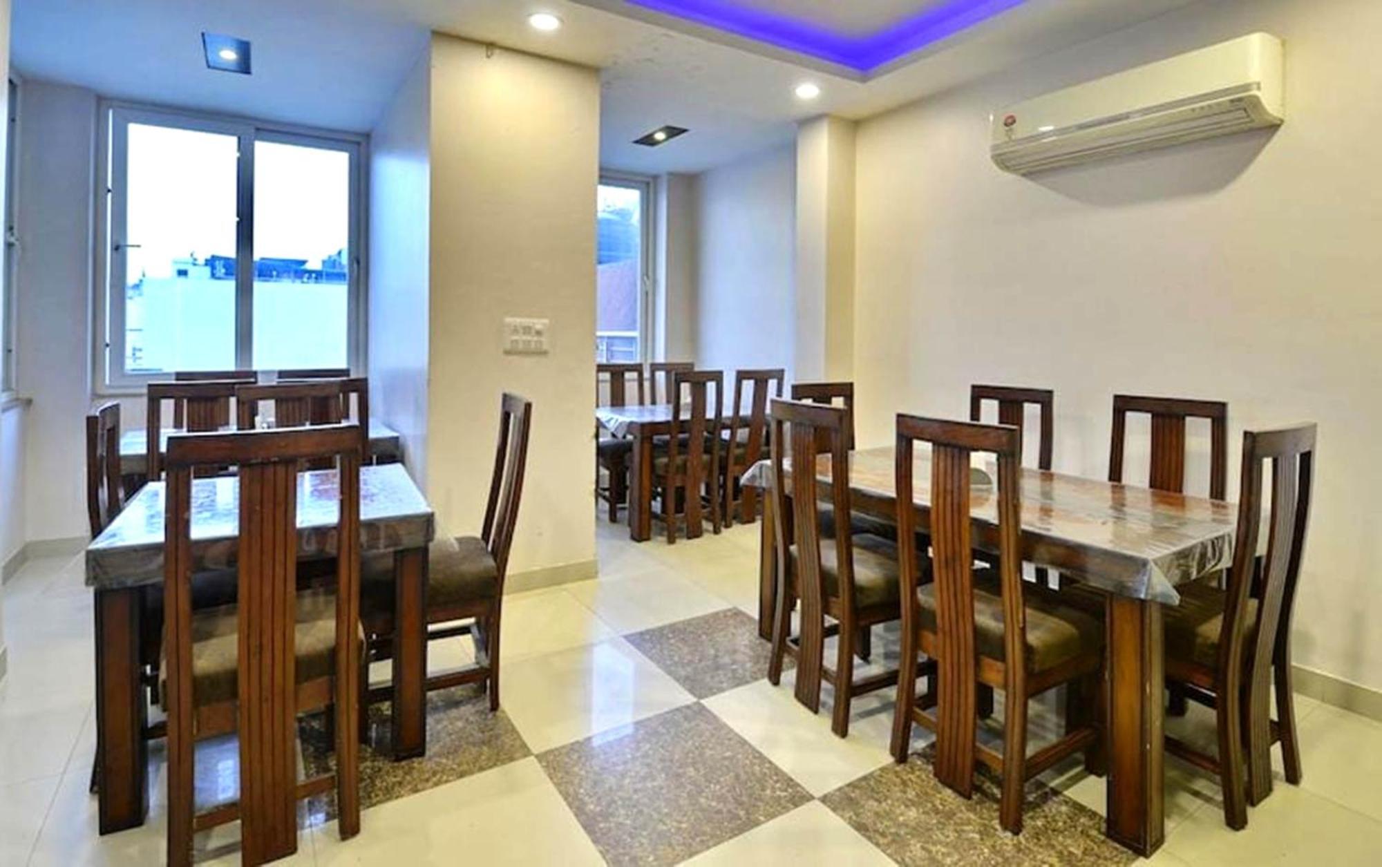 Hotel Emporio View - New Delhi Railway Station - Paharganj Buitenkant foto
